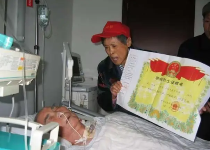 回顾:老人去世,养女被遗物吓得求助政府,揭开隐藏60年的秘密!