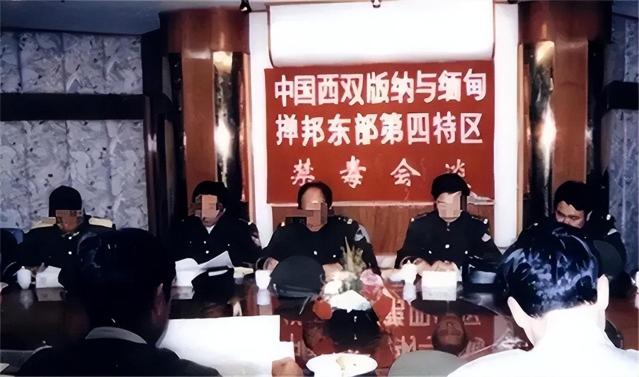 2002年,杀人犯潜逃海外,在缅甸警局当看守所所长,娶警花当老婆