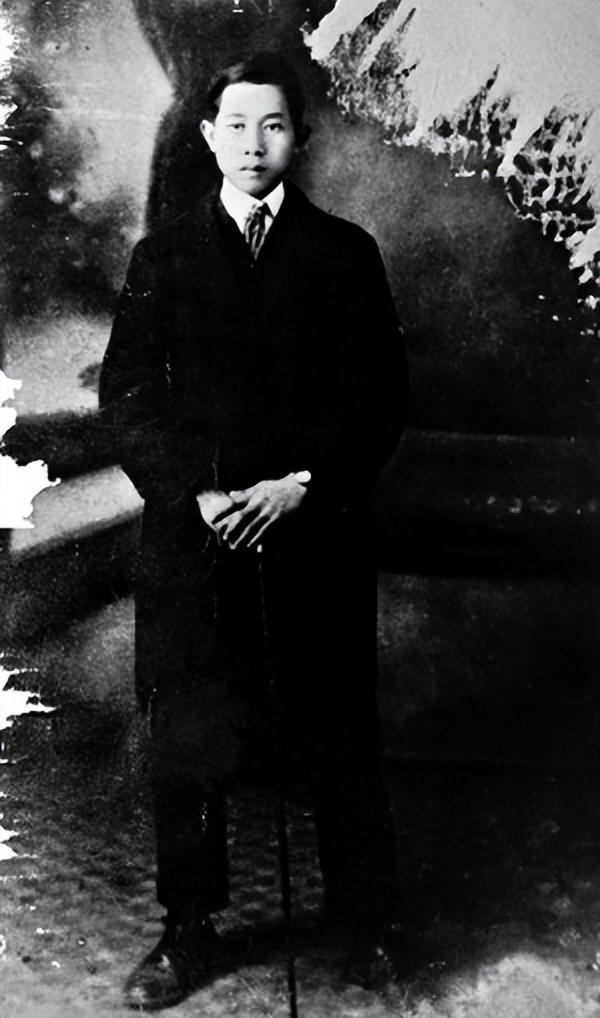 中共特工史上首个双重间谍,51年判死刑时说:陈赓周总理认识我