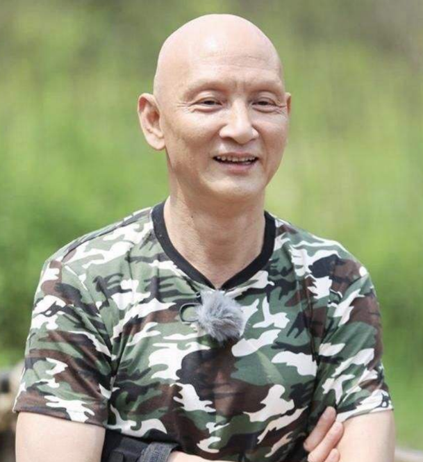 荧幕上的杜玉明身手不凡,大光头和独具特色的外形让人一看就是不好惹
