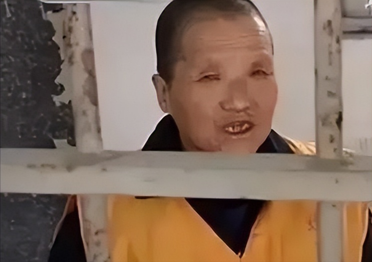 由于房子配有车库,刘秀英就直接把董岗彪同母异父的大哥一家从乡下接