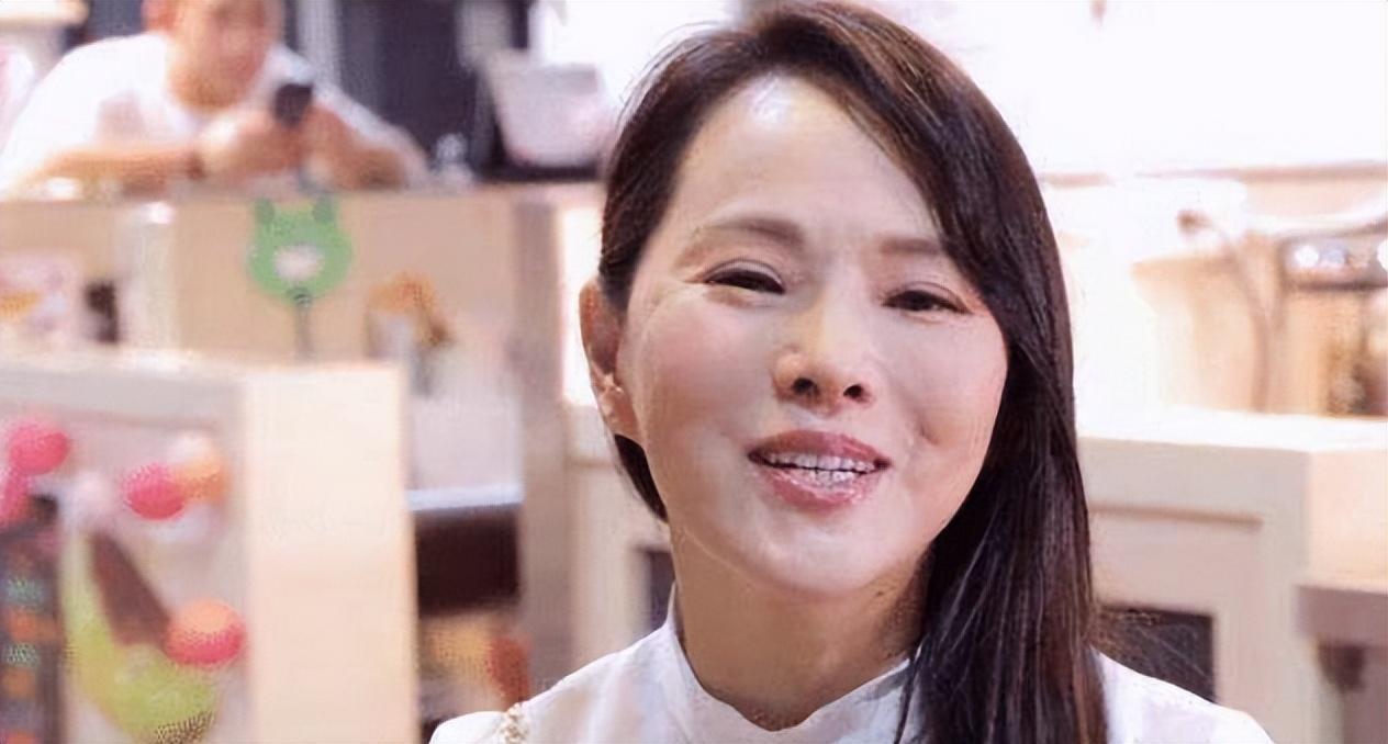 其中最令人震惊的是伊能静高达七位数的保养费.