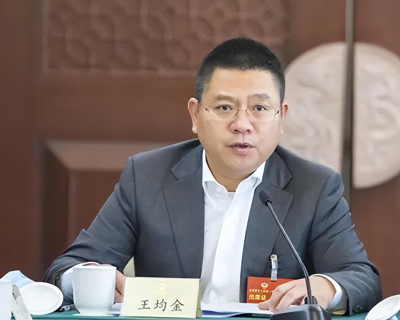 回顾上海一身价35亿总裁假扮农民工,到工地上班第一天,差点被开除