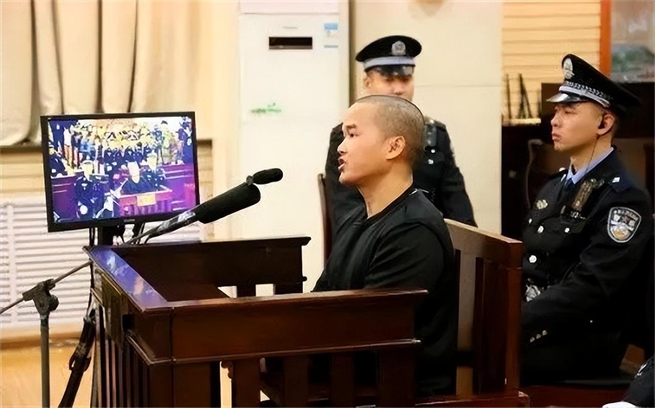 2018年张扣扣被判处死刑,临刑前对父亲说了五个字:爸爸,没事的