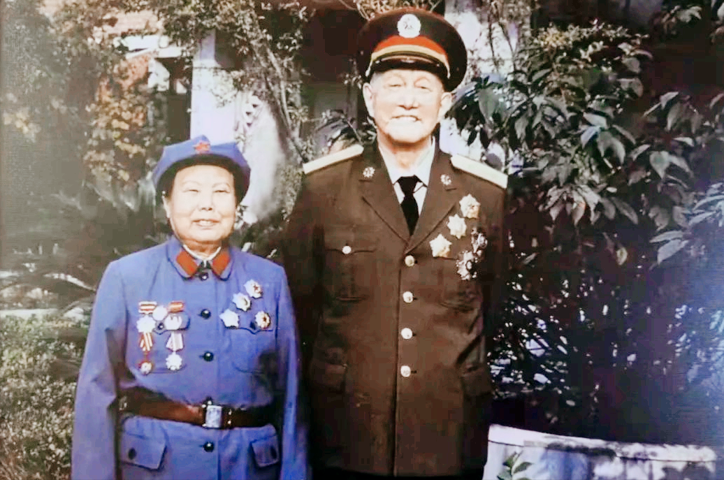 1986年洪学智访美被嘲讽:什么学校毕业?他的回答让美上将哑口