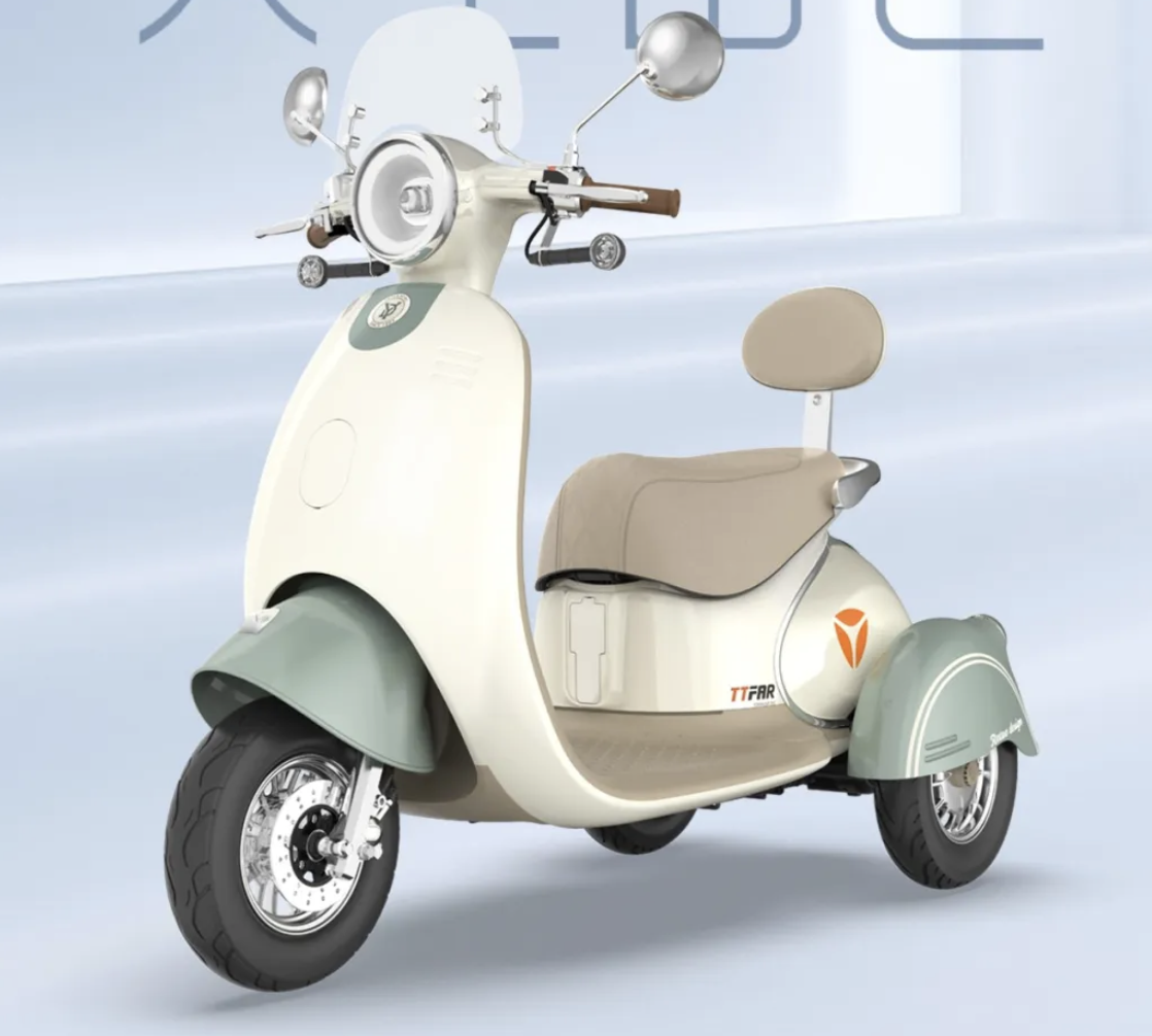 雅迪全新三轮车a90亮相,轻奢漂亮,骑行舒适,逛街,接娃超赞!