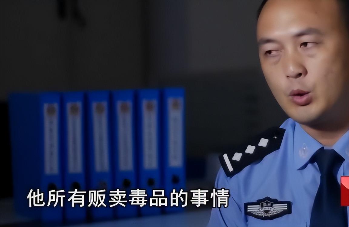 12年贵州女主持闹市被捅6刀死亡,凶手潜逃四年,只因撩头发暴露