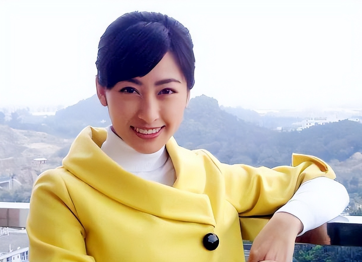 王雅琦,内地演员,情窦初开的十六七岁年纪因拍戏《聊斋先生》与张铁林