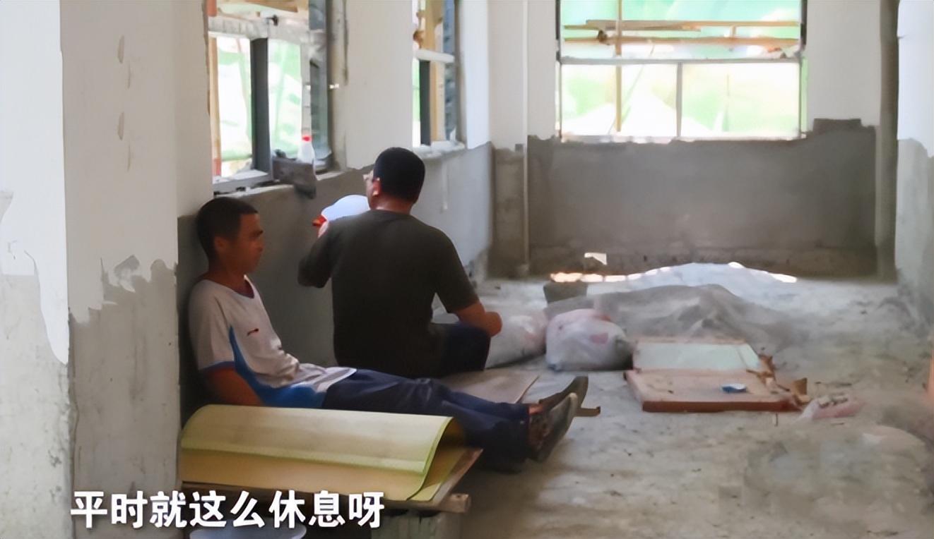 原有在到旅馆时,本就奔波了一天的王均金非常疲倦,可由于太过兴奋,他