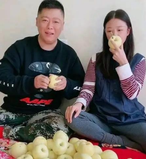 霍云龙,41岁在《乡村爱情》系列剧中出演"方正"一角被观众熟知,多才多