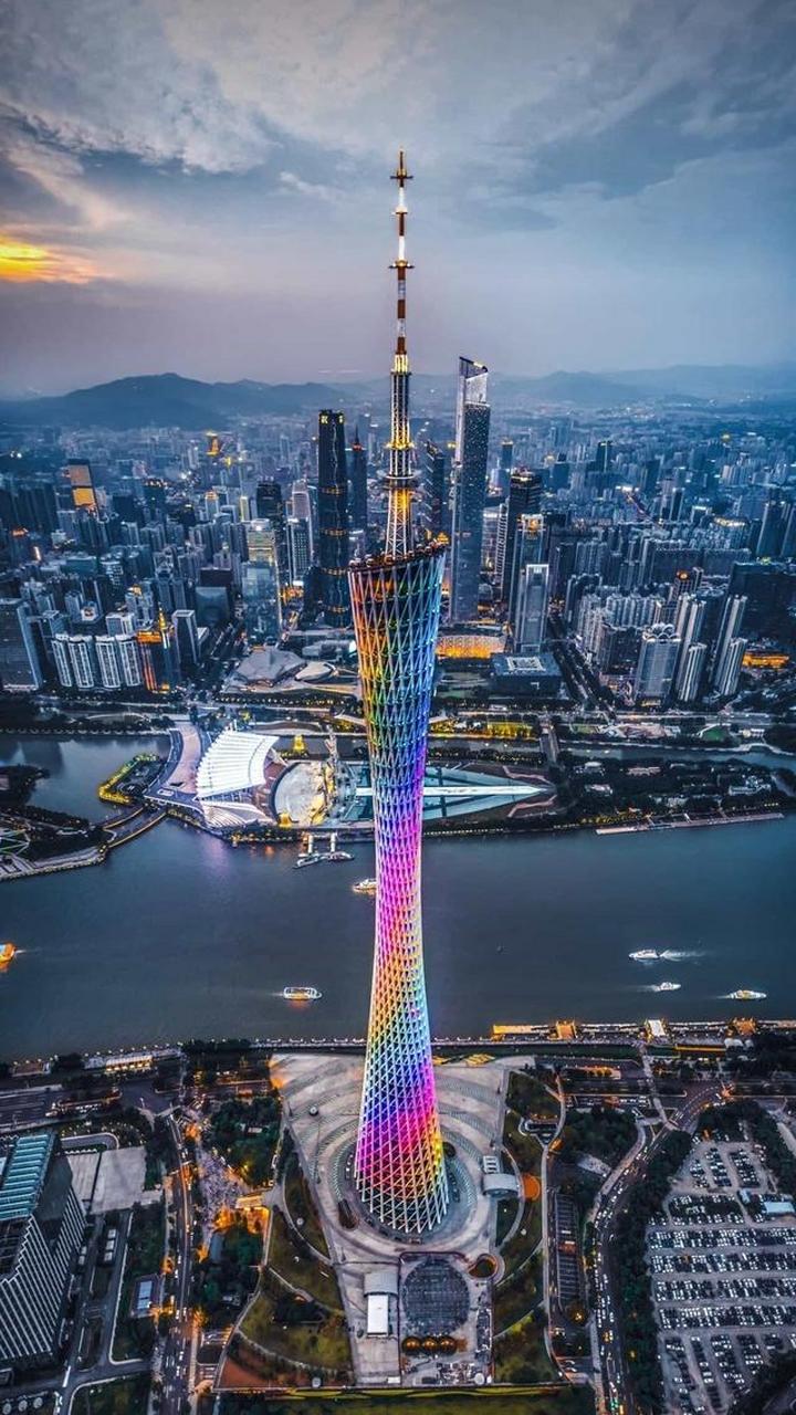 广东省10大高楼  1,广州塔: 高度6000米,位于广洲市海珠区.