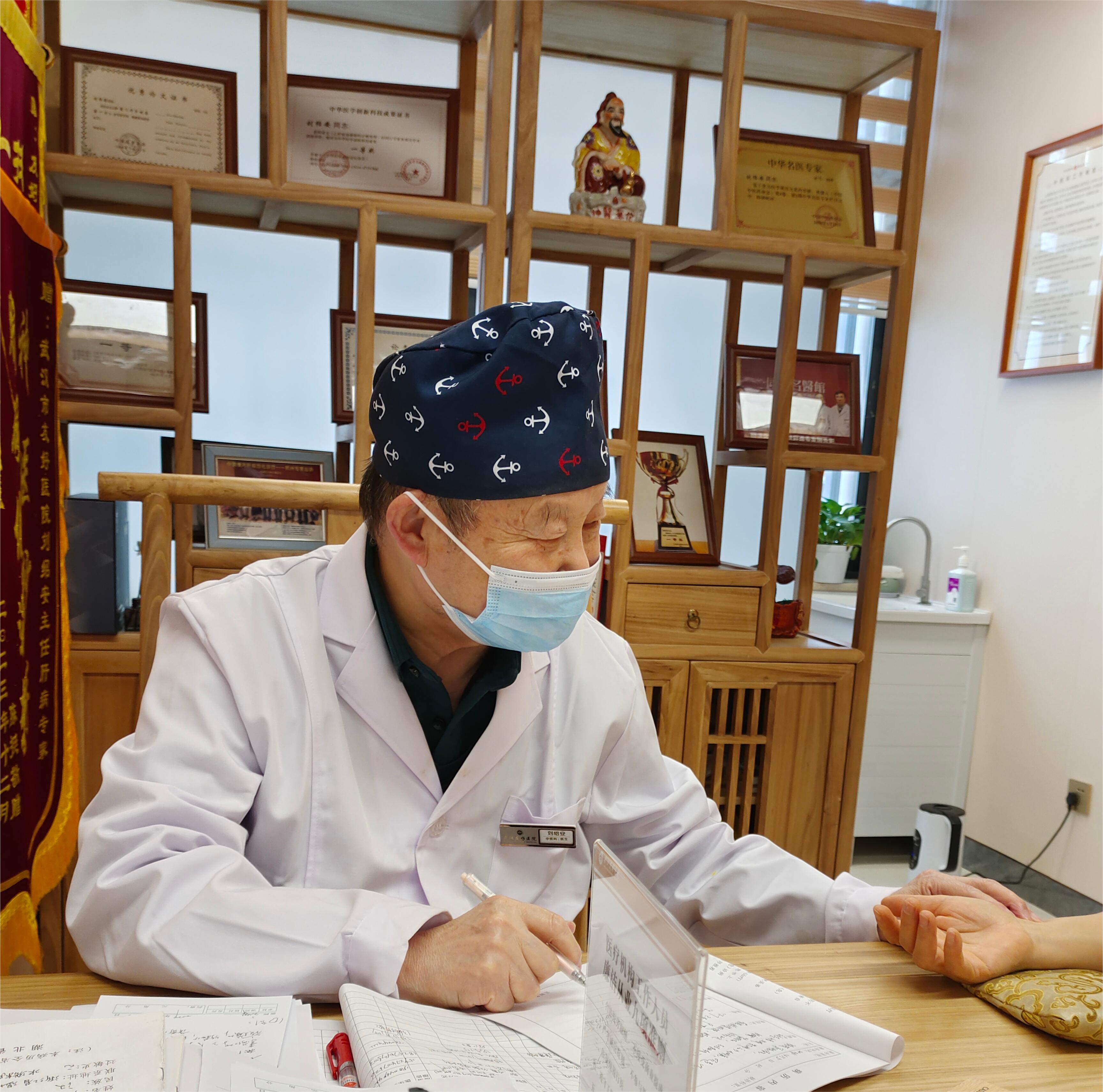 3,有没有总是感觉厌油腻,出现胃口差,饭后腹胀,消化