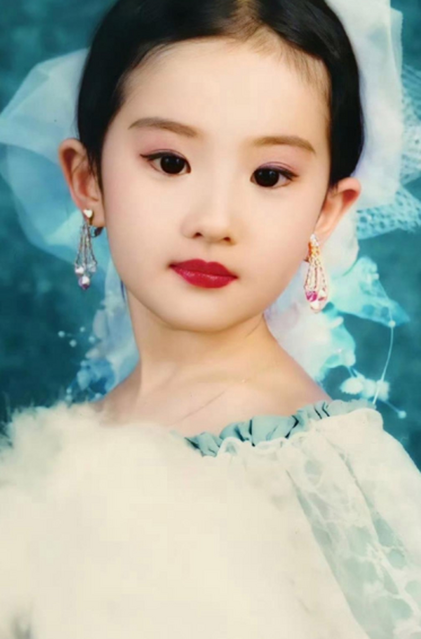 刘亦菲的三眼皮竟然是天生的,真的太美了.