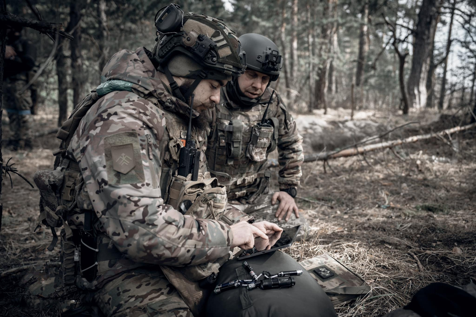 乌克兰国民警卫队哈尔蒂亚旅的士兵在训练中.