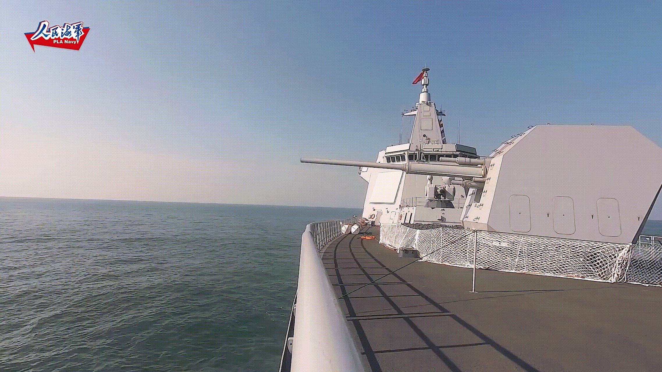 我是一个特别容易满足的军迷,我国海军055型导弹驱逐舰130mm舰炮射击