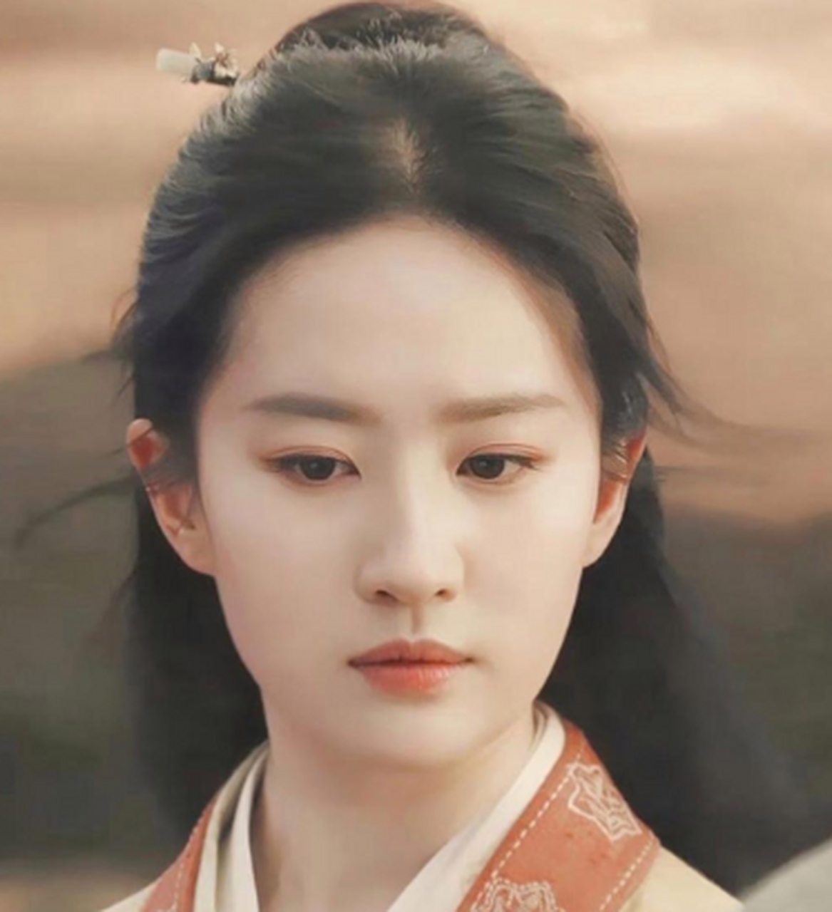 刘亦菲的三眼皮竟然是天生的,真的太美了.