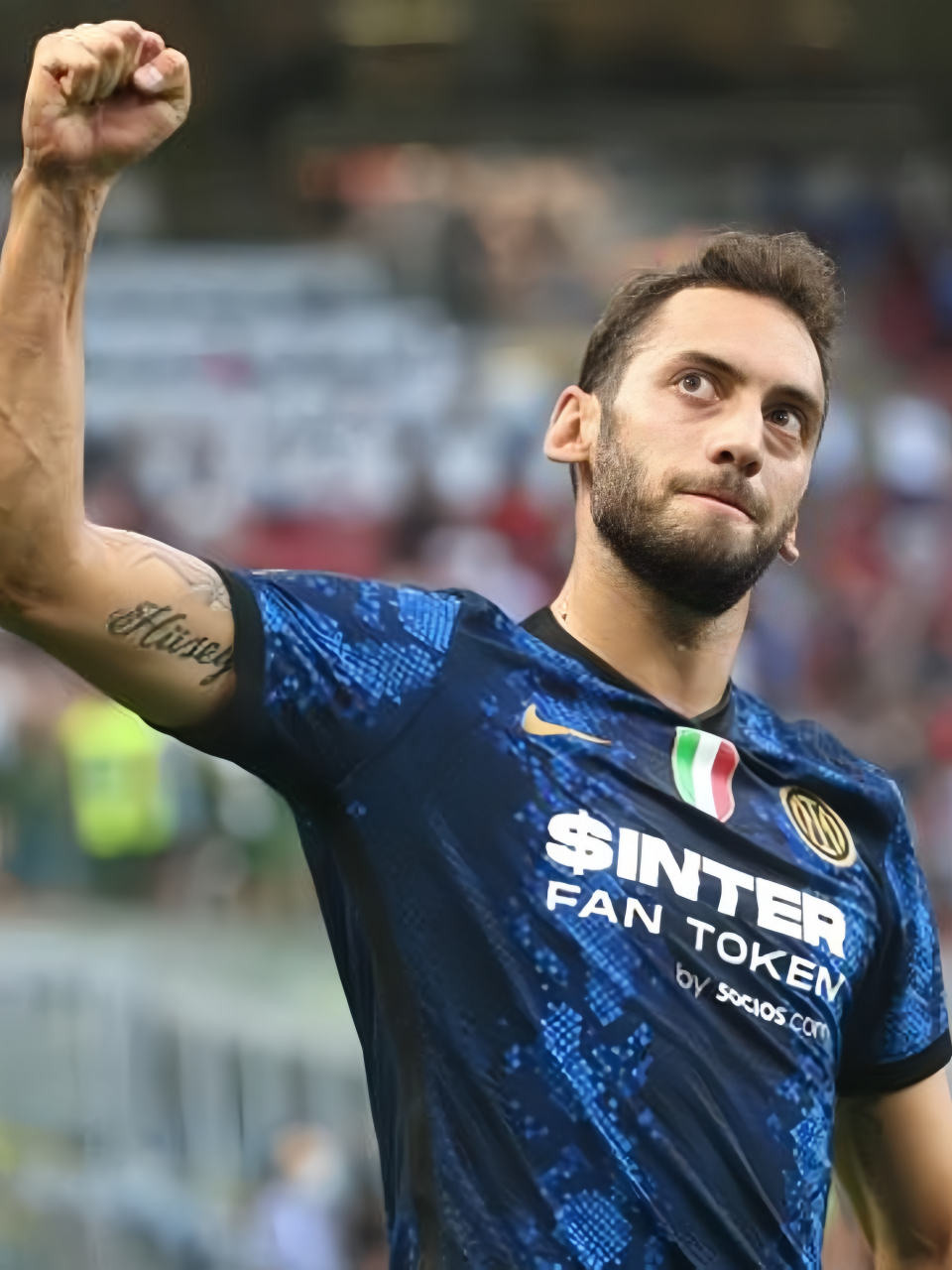 恰尔汗奥卢历经多家俱乐部,终在国米实现意甲冠军梦.