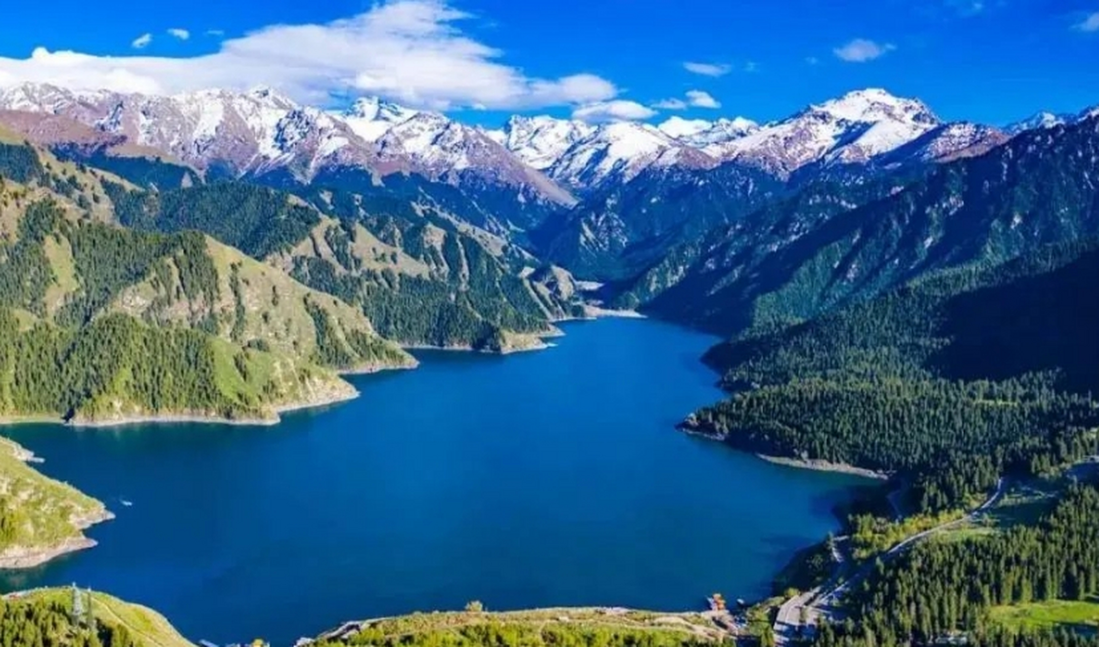 新疆五一旅游十大景点 1,天山天池——昌吉州阜康市 2,伊犁那拉提