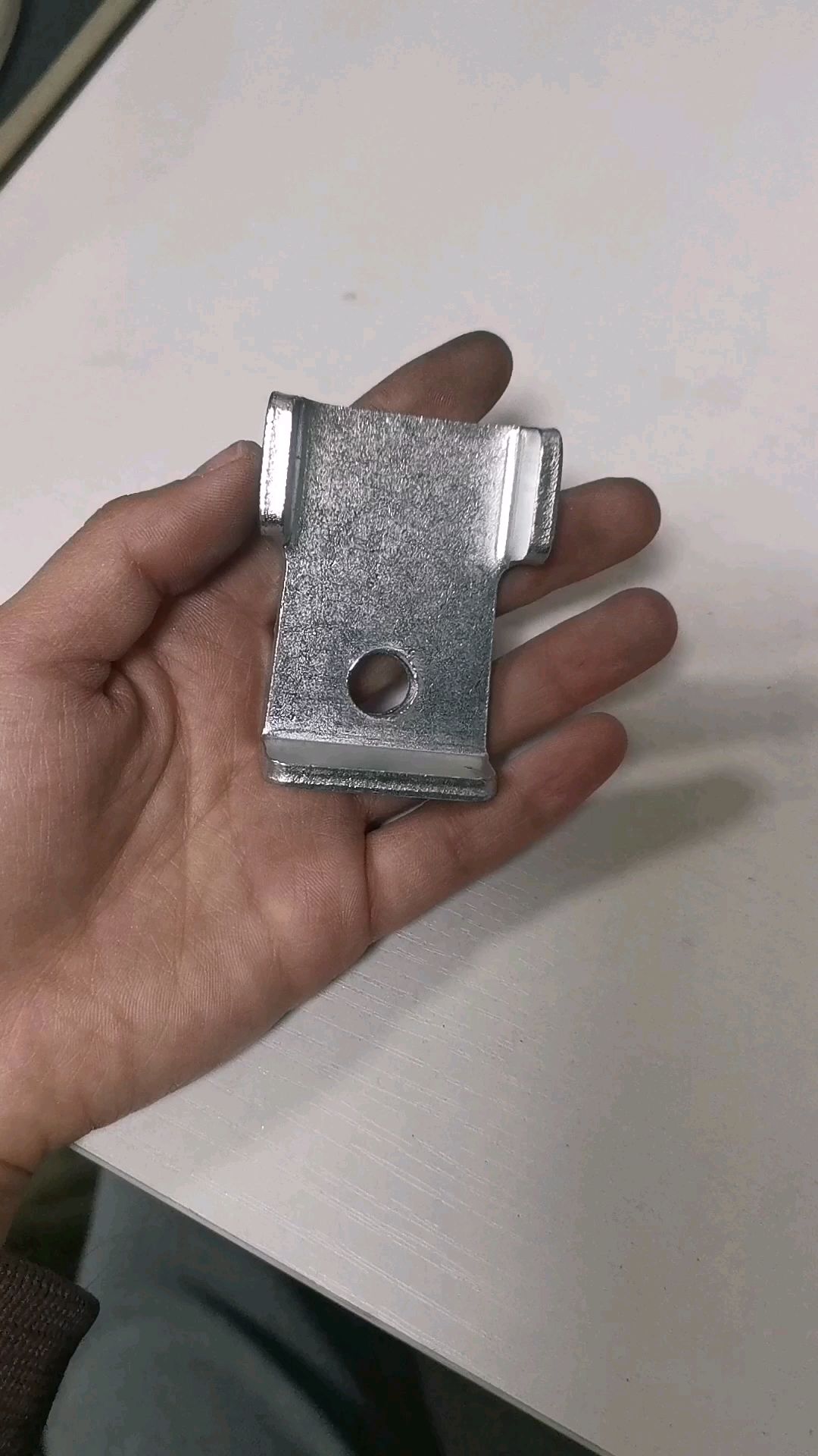 电梯主副轨压导板