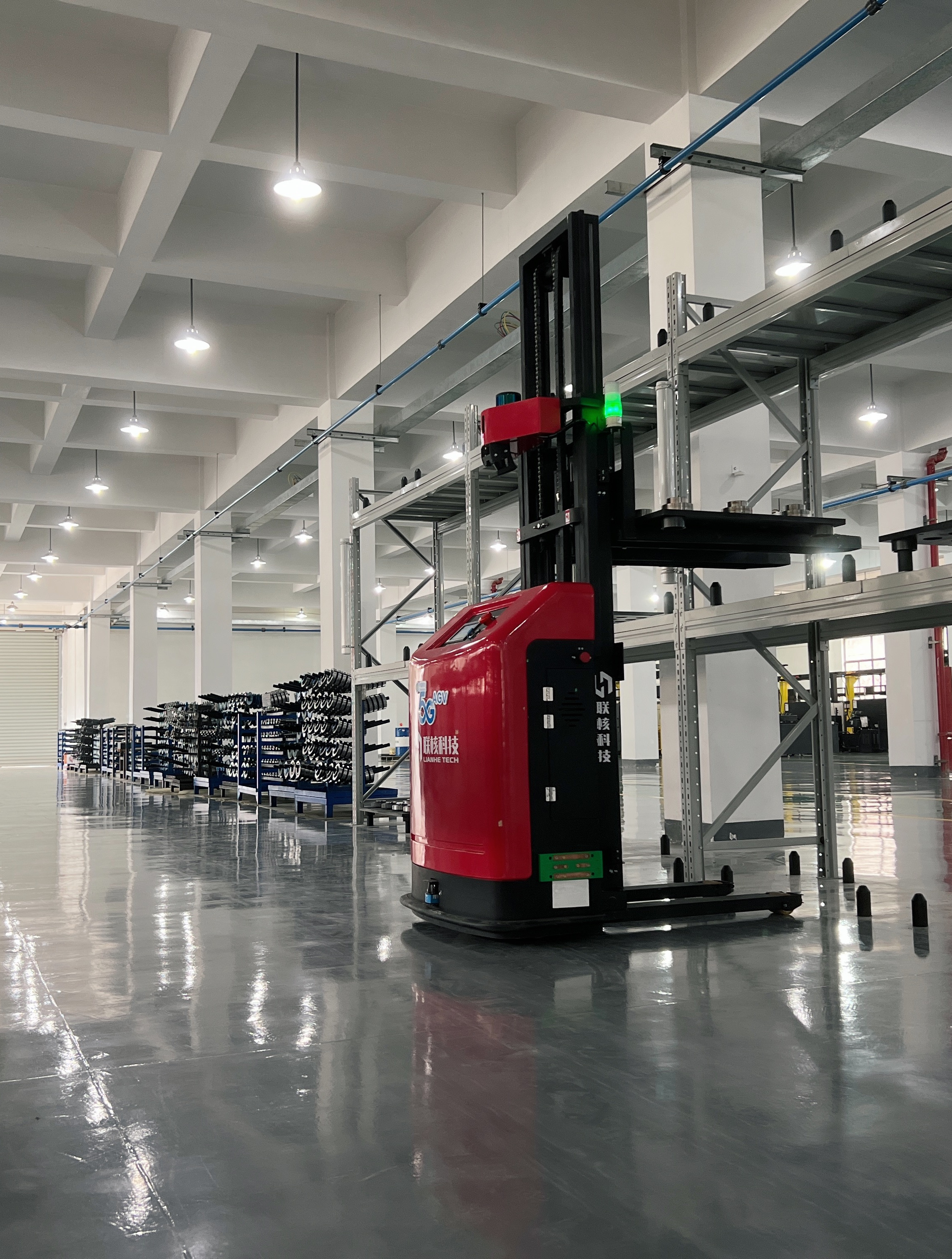 它能自主导航,智能规划路径,帮你高效搬运货物.