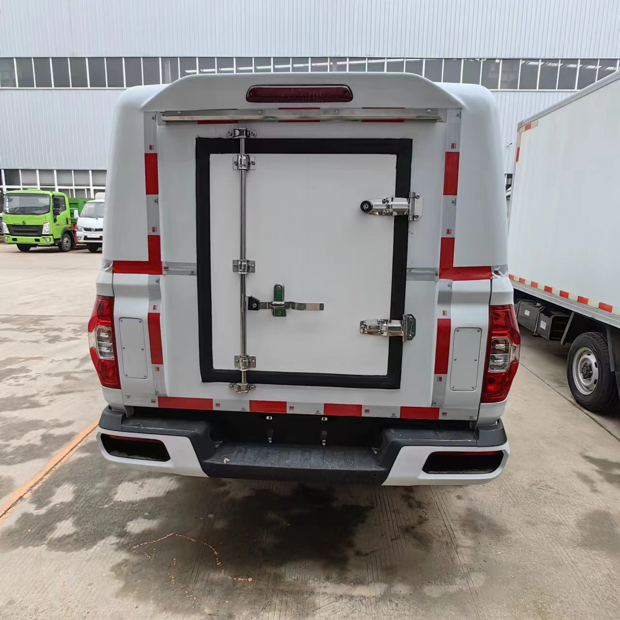 大通四驱皮卡国六冷藏车