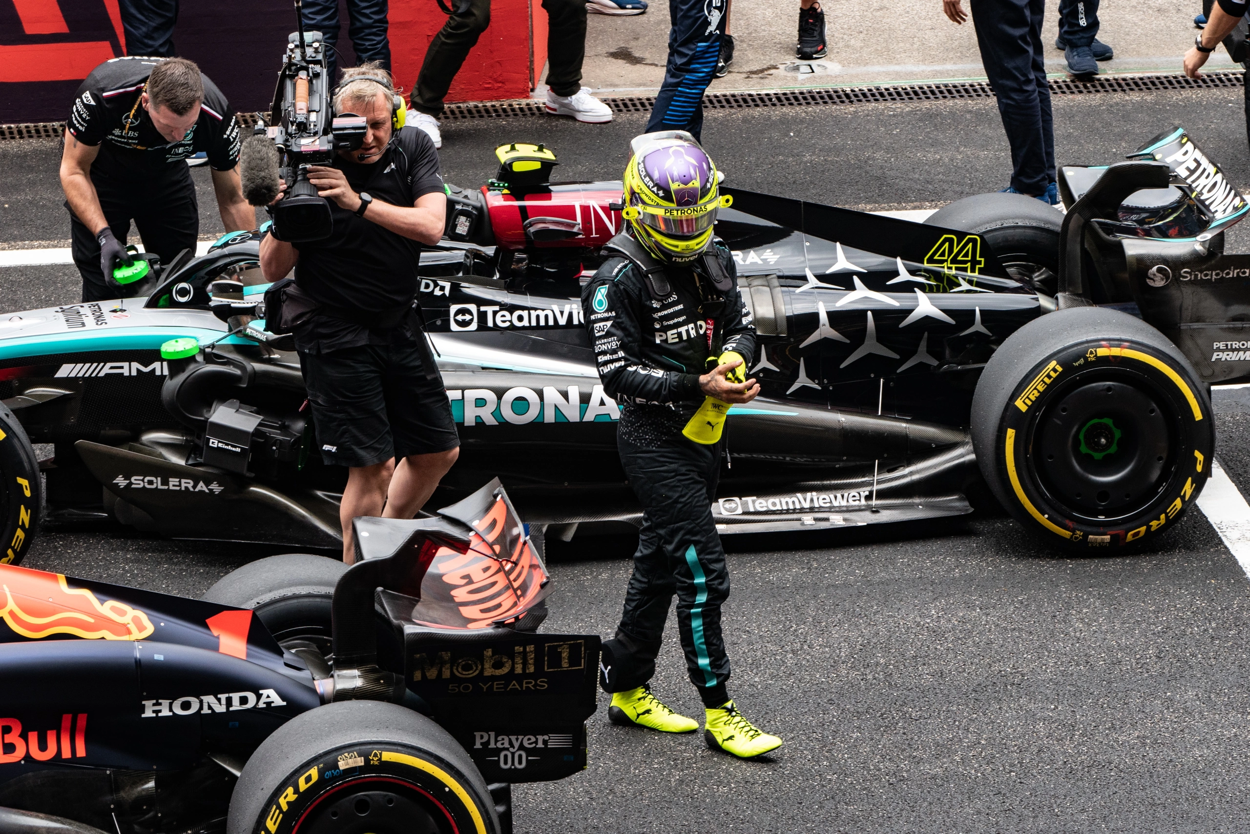 刘易斯·汉密尔顿:#f1# #汉密尔顿#   "我在这支车队度过了了不起的11