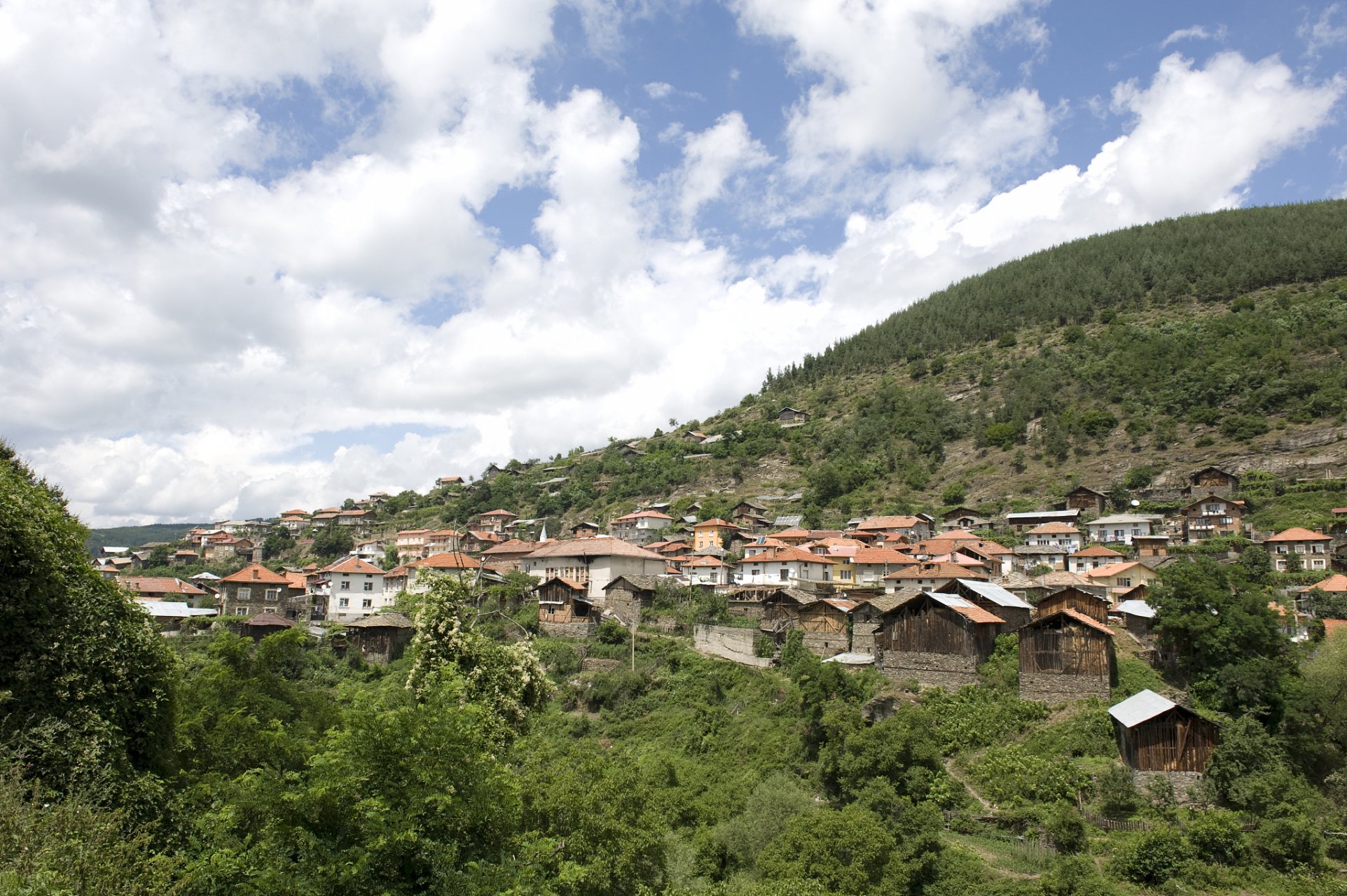 探索四川格萨拉生态旅游区,这里有裂谷,溶洞和高山草甸等自然景观!