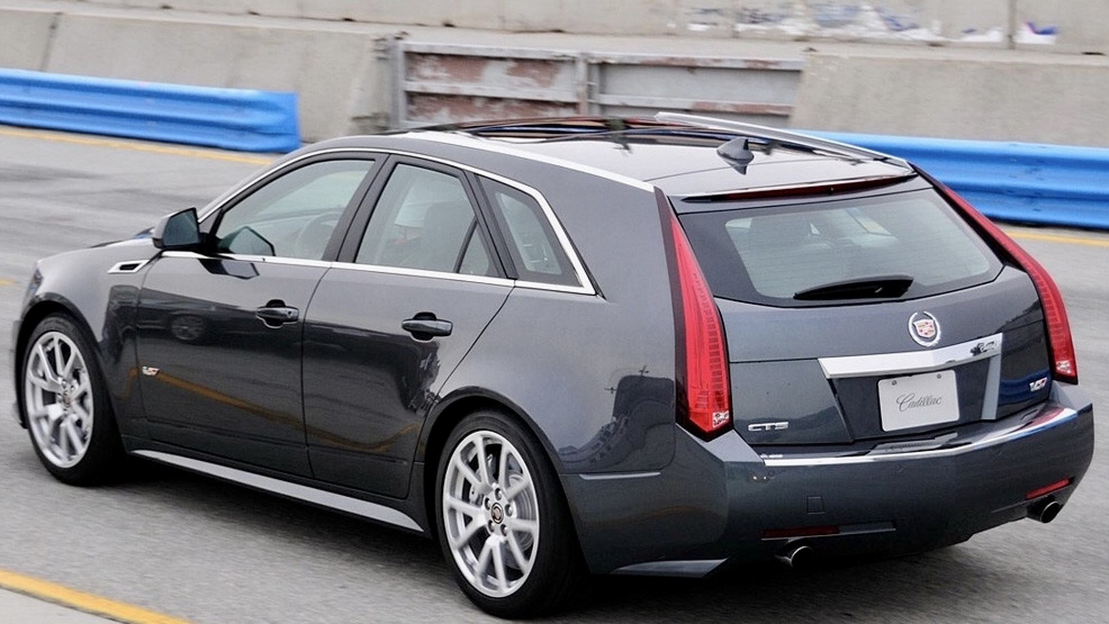 这样的凯迪拉克旅行版车型居然来自十几年前,凯迪拉克的设计理念真的