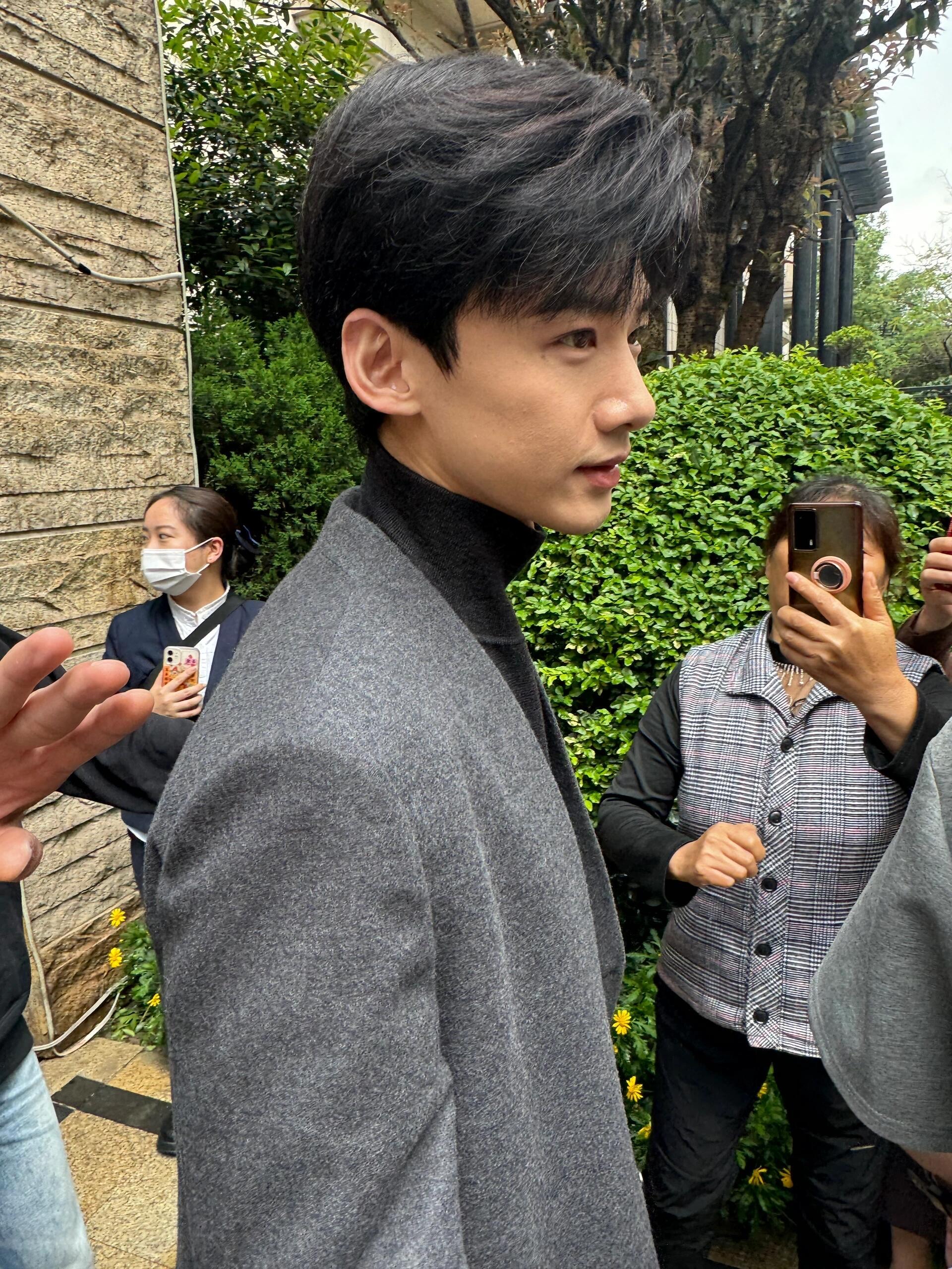 白敬亭生图,这皮肤状态有点差哦.