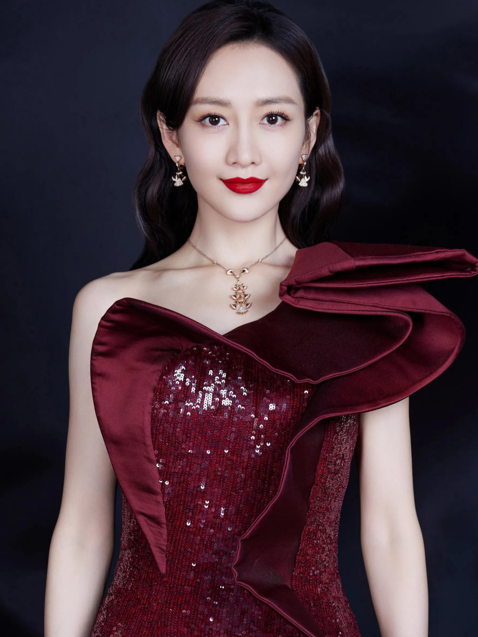 每当提及童年,王鸥都忍不住感叹:"我的母亲从小就不爱我.