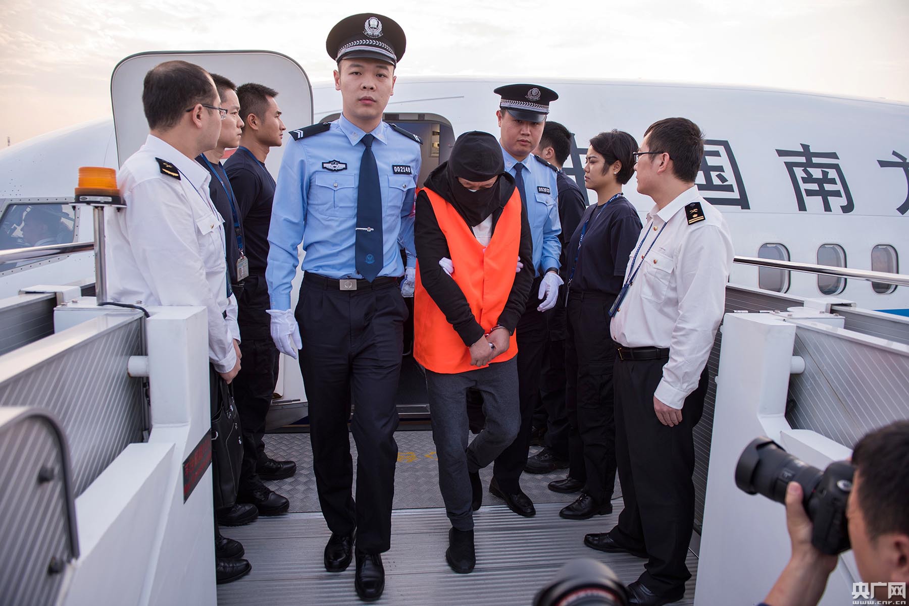 "猎狐2024"行动全面部署:追捕海外逃犯,守护社会安宁