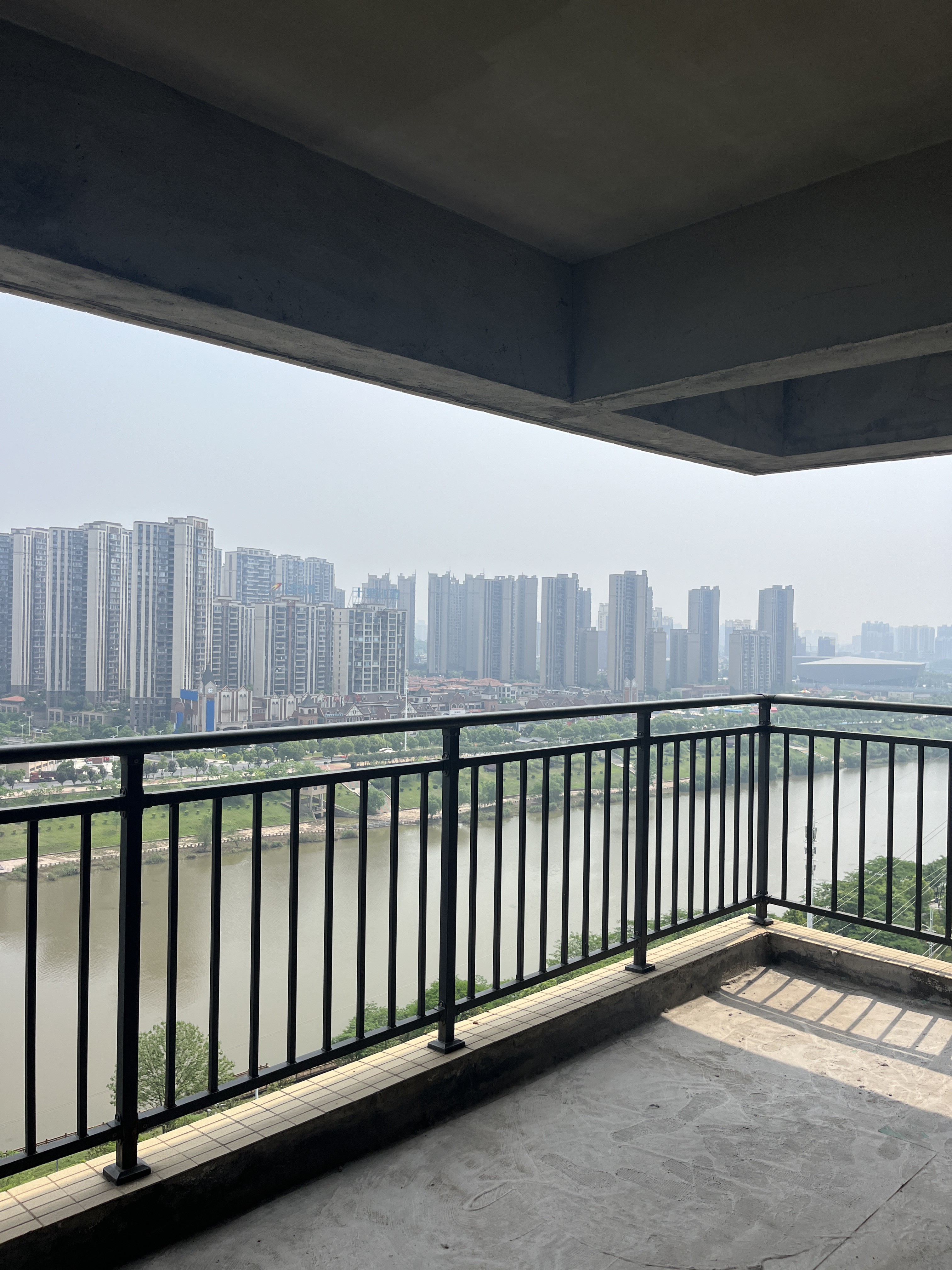 经过邻居介绍,今天去帮一个装修业主量房