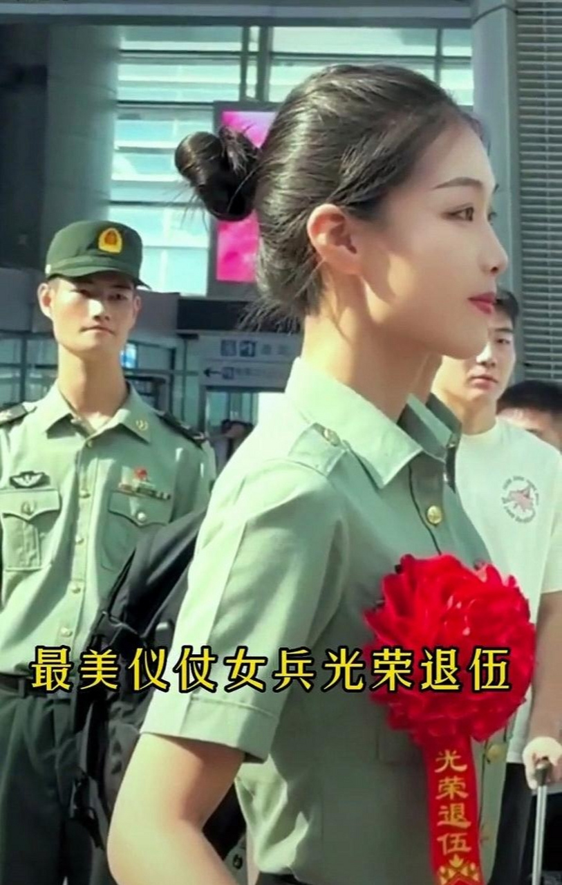 退伍女兵照片图片