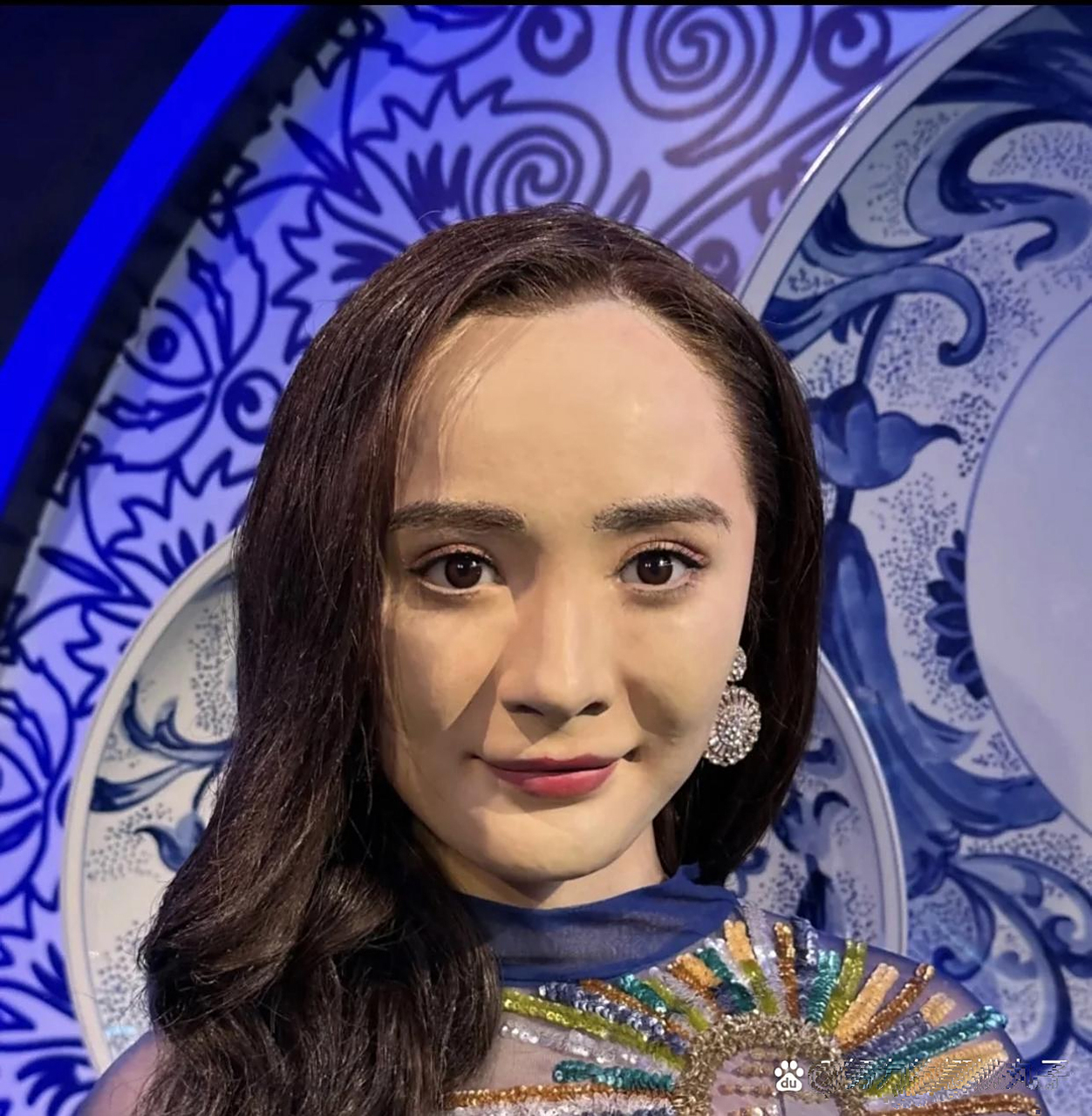 女明星的蜡像就关晓彤和周冬雨比较好看