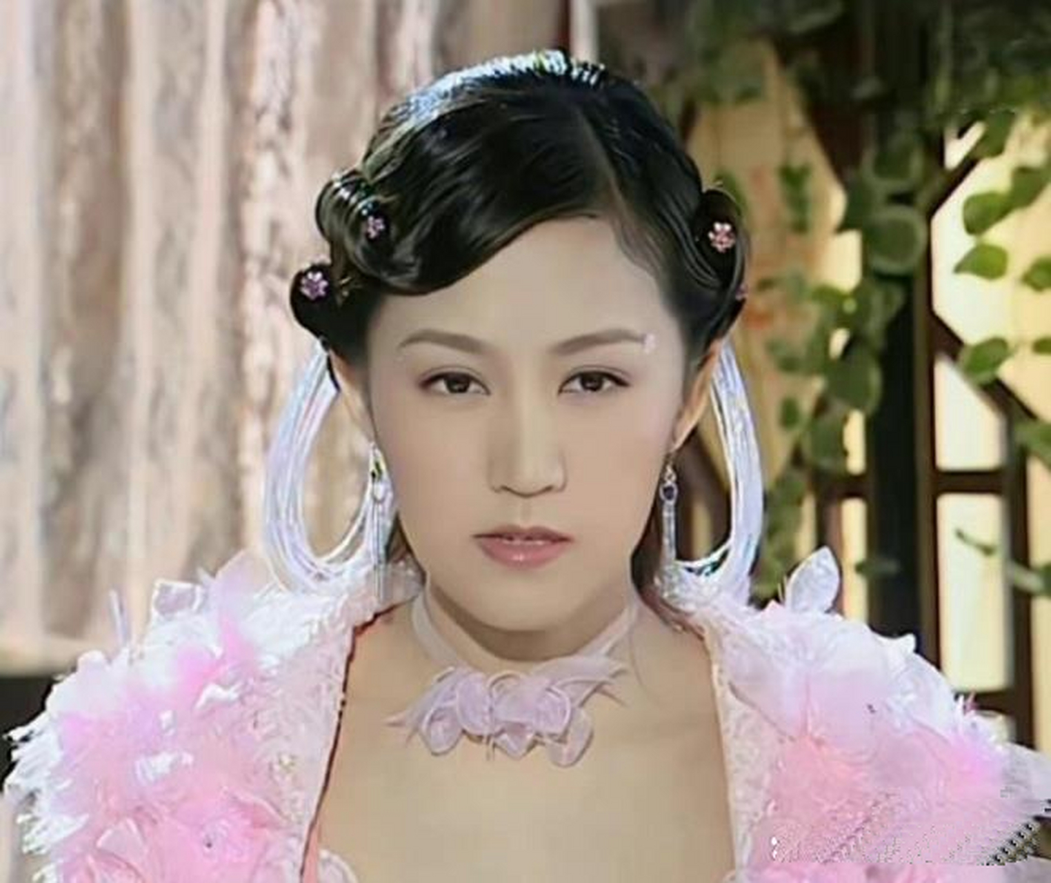 安宁公主这个角色,居然是陆毅的老婆鲍蕾出演的,好漂亮啊.