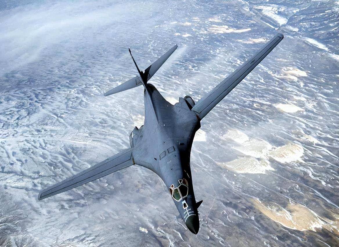 美俄甘拜下风!全球首款隐身超音速轰炸机,中国轰20或即将首飞