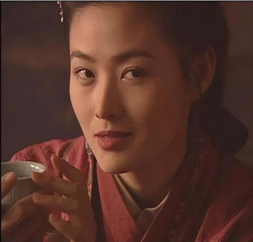 "潘金莲"王思懿,五十岁丰腴更胜当年,风采惊艳众人!