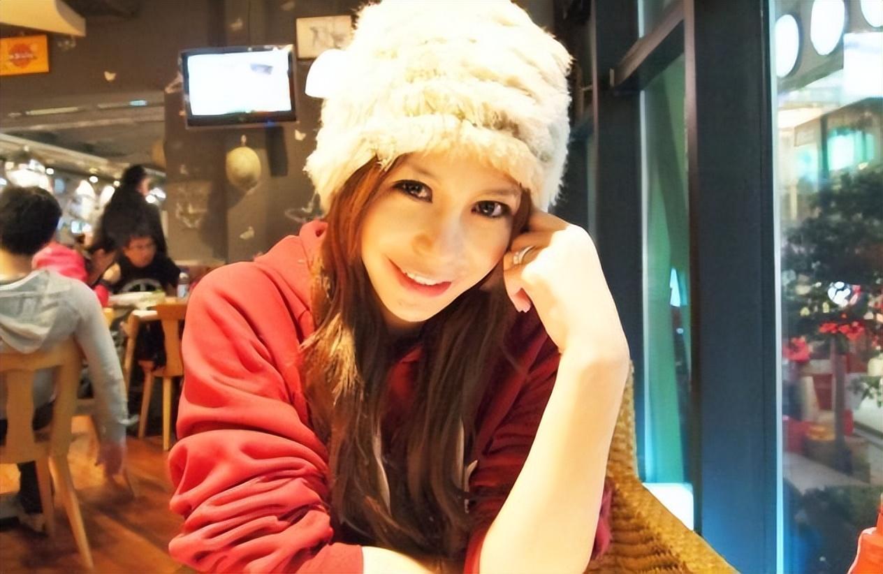 回顾"宁坐宝马哭,不坐单车笑"的女孩马诺,现在如愿嫁入豪门了吗?