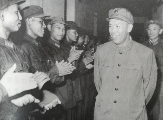 1985年梁兴初病逝,妻子收拾遗物后立即致信中央,提出唯一请求