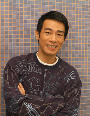 陈小春11年不换车,车牌一亮,网友:全懂了,怪不得不换车.厉害