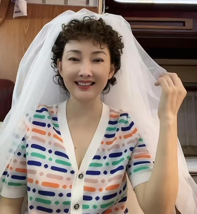 朱传文(刘向京),淳朴忠厚老实巴交地道的一个农民,在朱开山的眼中就是