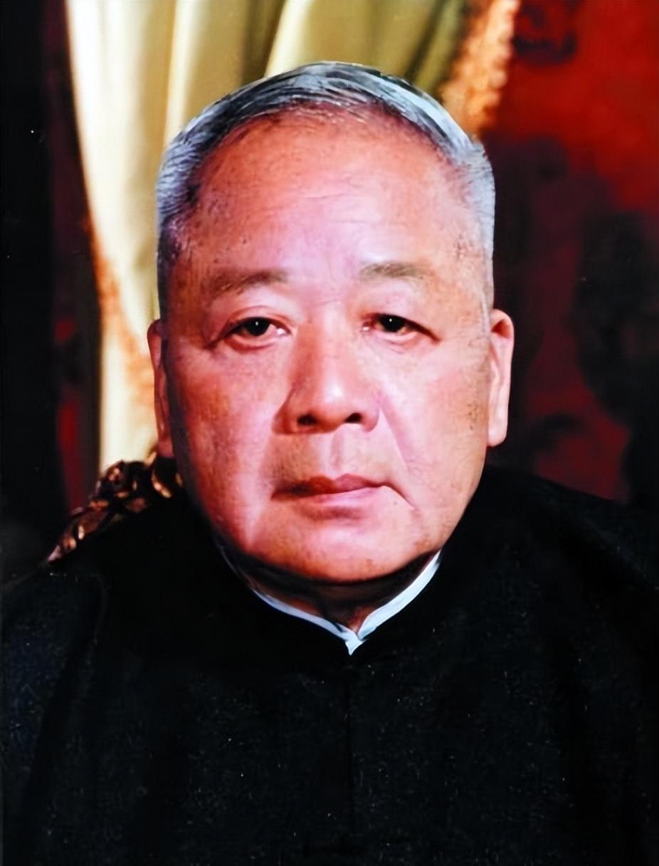 李锦棠因煲汤忘关火,意外熬了锅黑色汤汁,132年后创造百亿财富