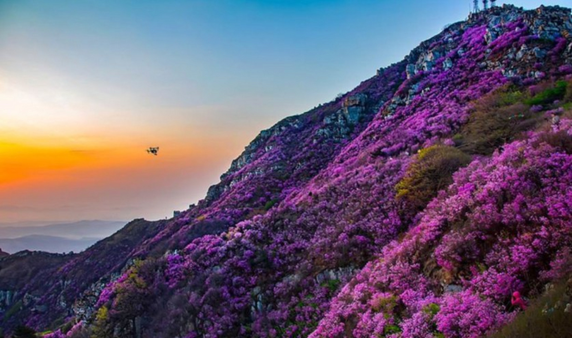 探索四川格萨拉生态旅游区,这里有裂谷,溶洞和高山草甸等自然景观!