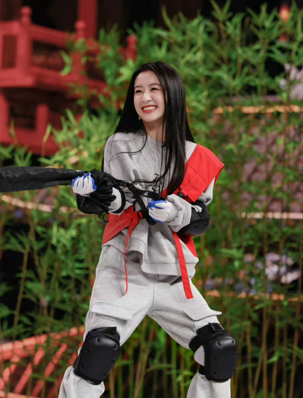 包上恩的黑长直发型美得令人赞叹.