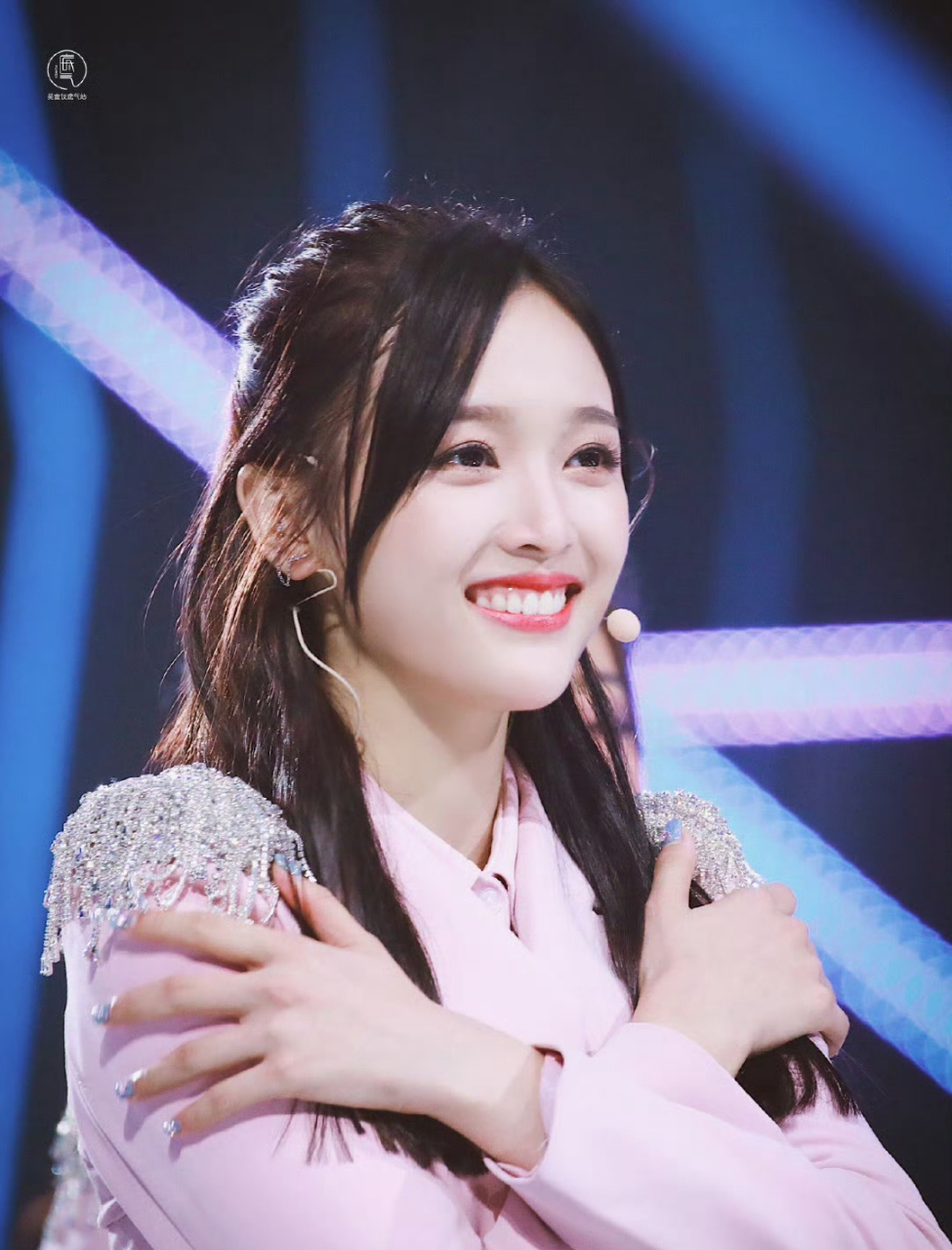 吴宣仪在创造营101的表现无人能抗拒其甜蜜魅力.