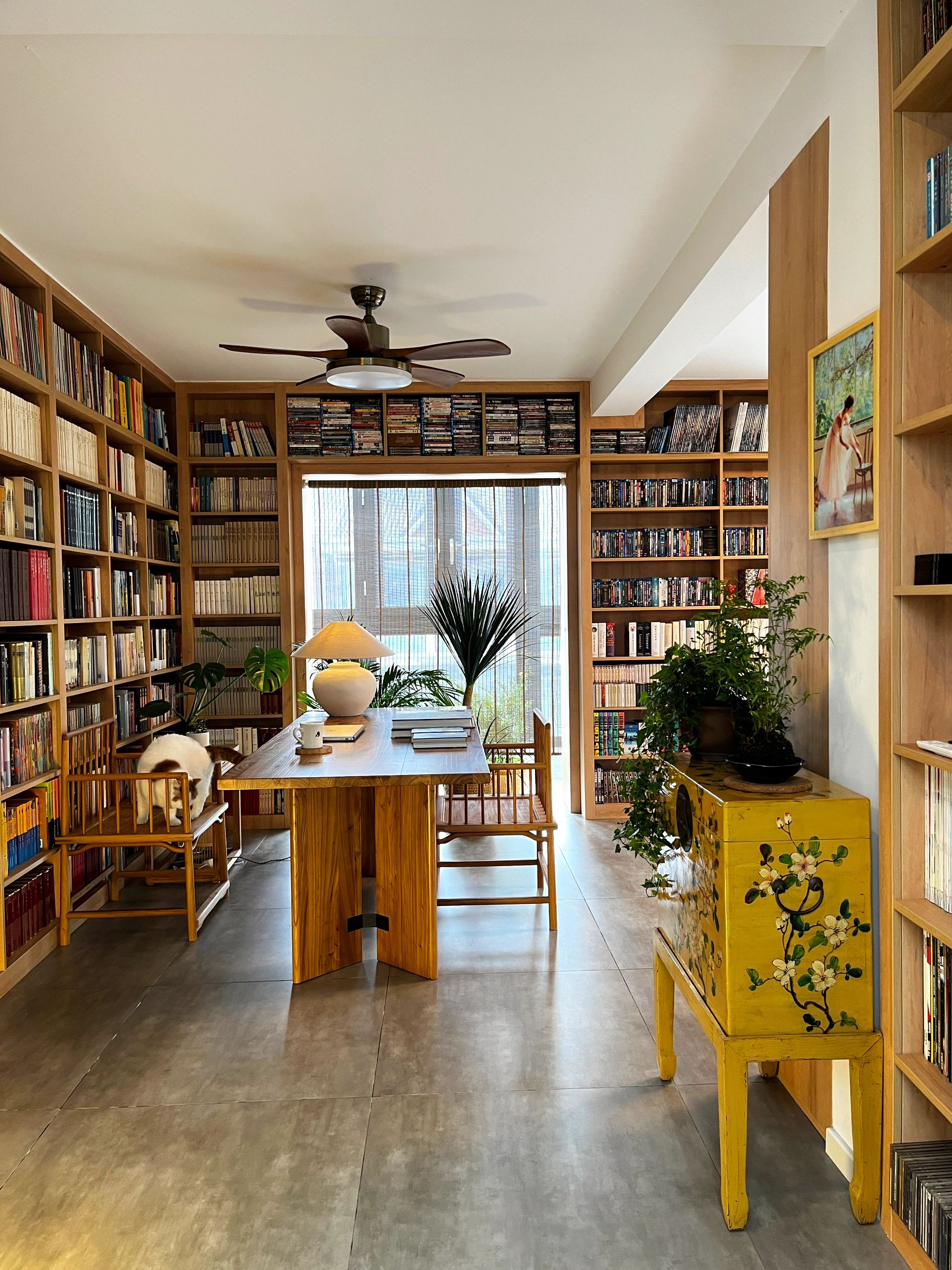我家的书房在小区出名了,都说书房好漂亮,很多人想来抄作业