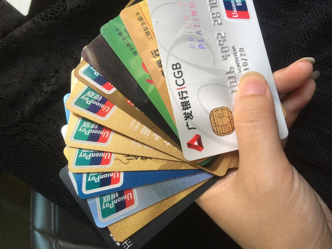 办理信用卡有年龄限制吗(刚满18岁可以办信用卡吗)