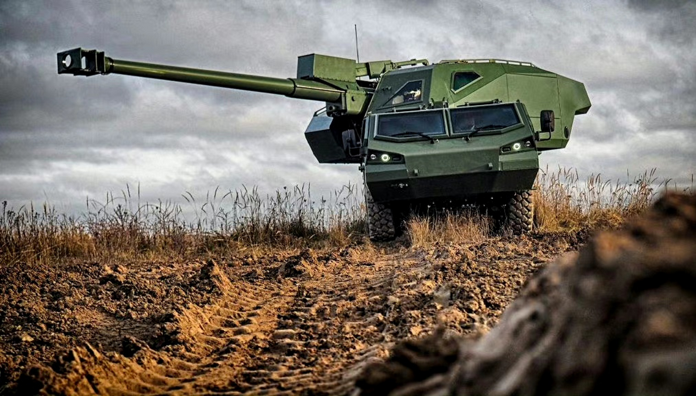 搭载一门45倍口径155mm榴弹炮,发射常规弹丸最大射程为35公里,发射