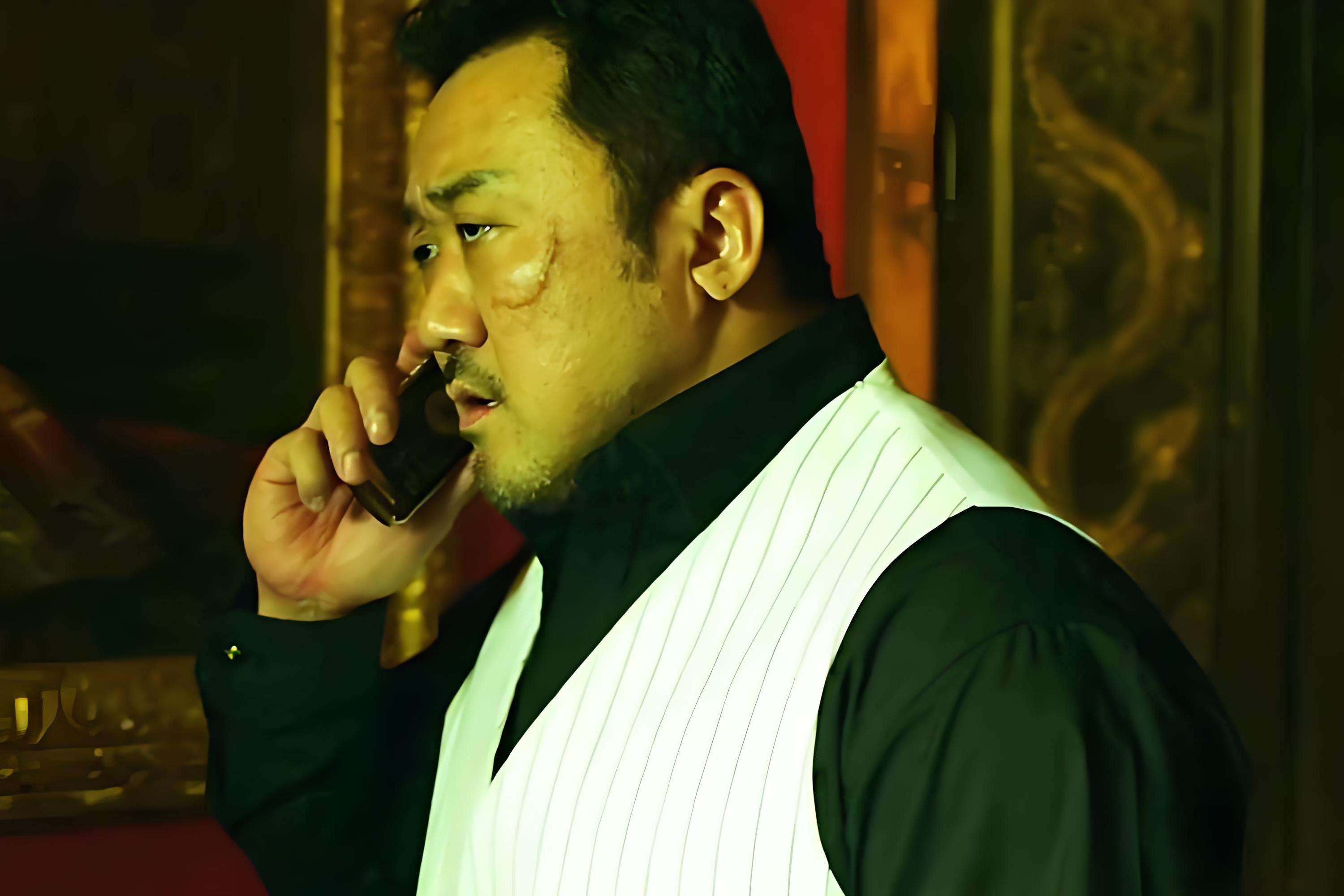 马东锡精湛演技和故事情节扣人心弦,赢得观众赞誉.