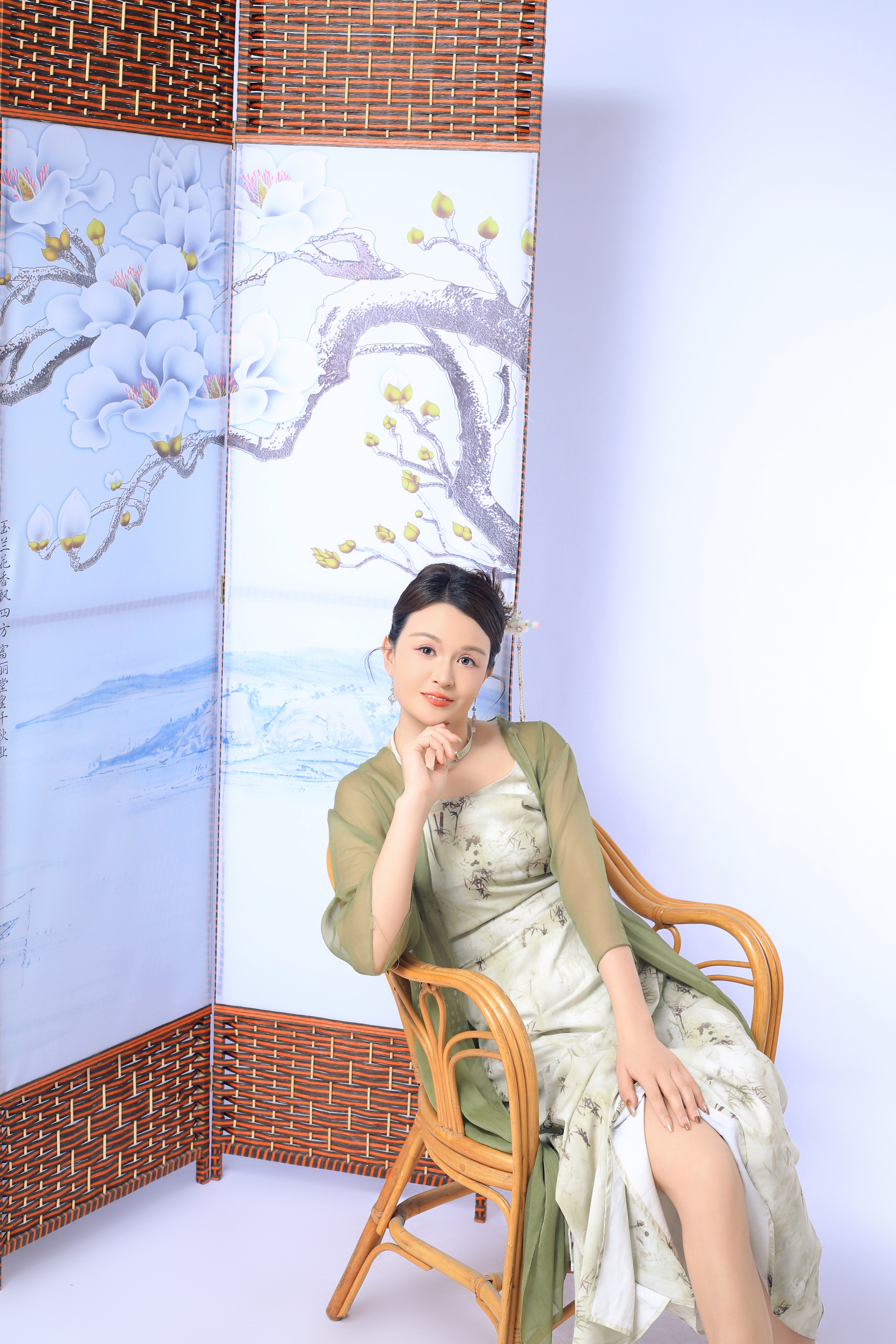 闫静:新生代平面模特,时尚界的璀璨新星